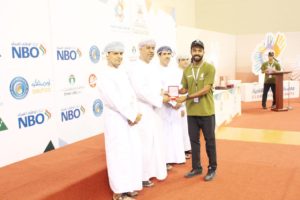 جانب من تسليم الهدايا